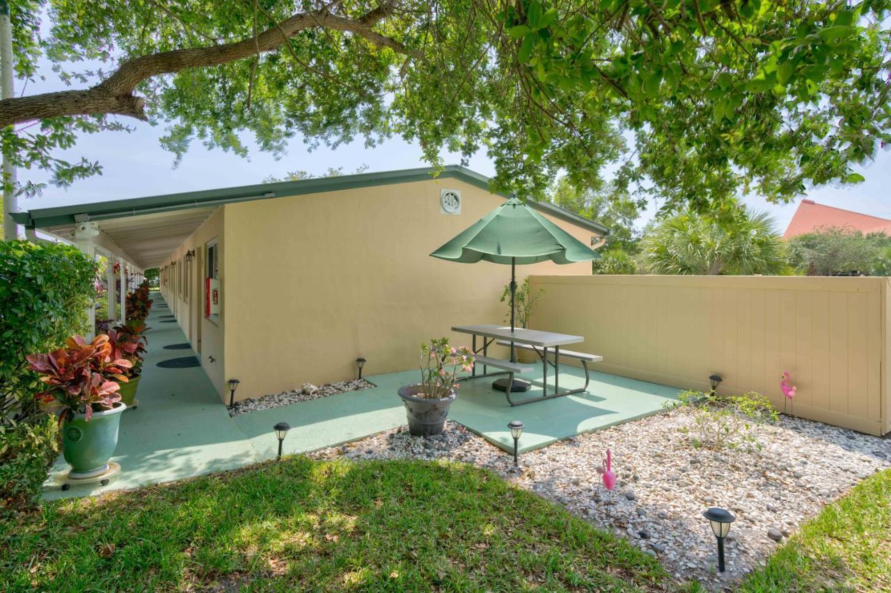 Tequesta Palms Inn Exterior photo